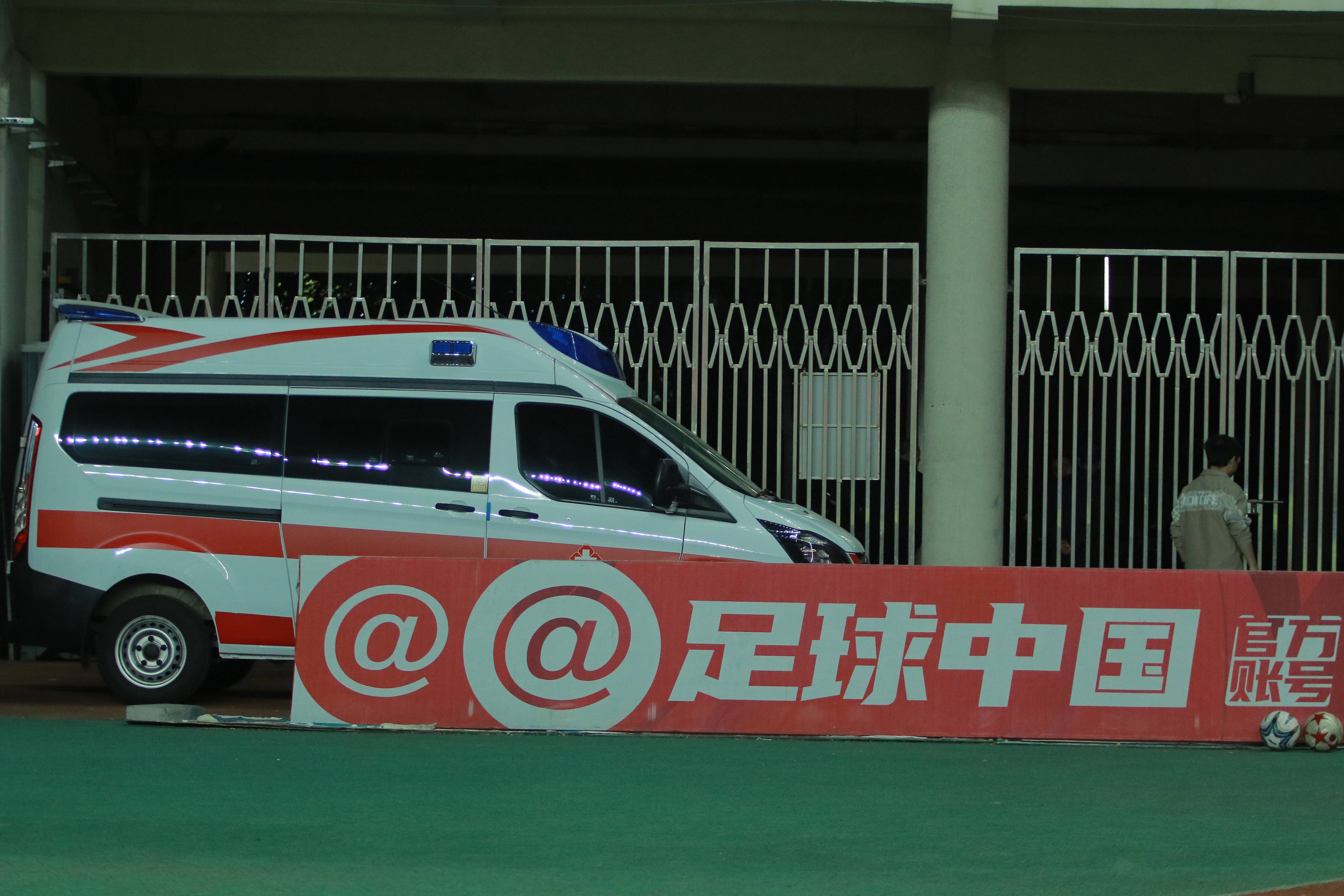 国内足球联赛的最新比赛现场报道