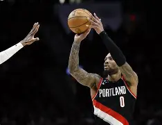 开拓者战胜老鹰，利拉德表现全面砍下30+11