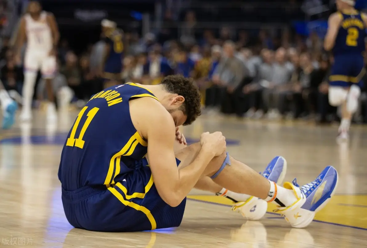 勇士主场惨败马刺,库里表现出色 勇士主场惨败马刺,库里表现出色