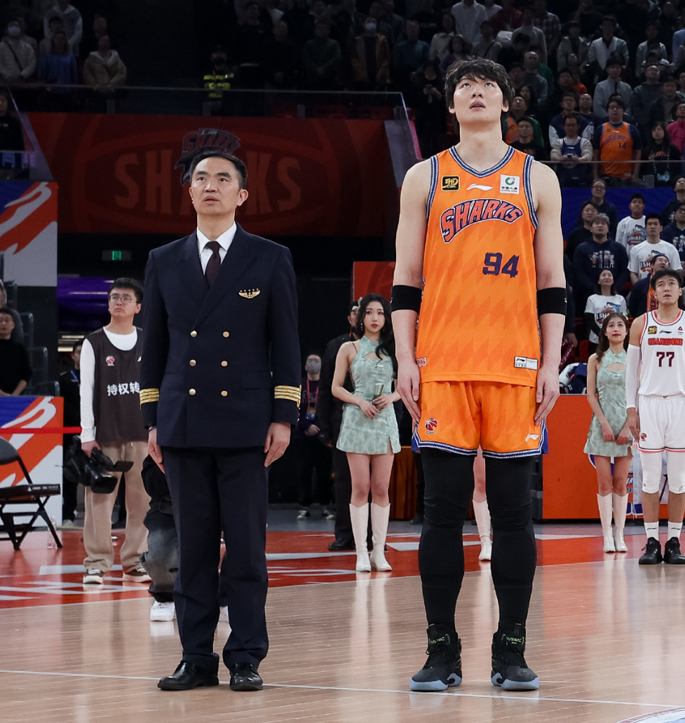 上海男篮惜败青岛雄鹿，积极备战下一场的简单介绍