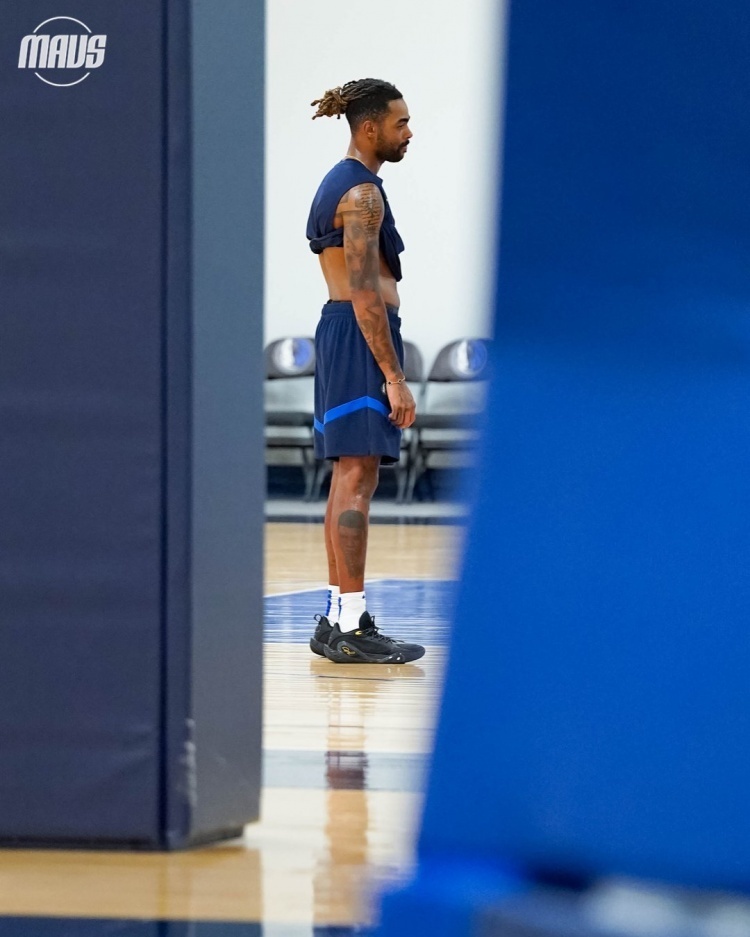 尼克斯擒独行侠,拉塞尔造苦吞痛失绝杀的简单介绍 尼克斯擒独行侠,拉塞尔造苦吞痛失绝杀的简单介绍