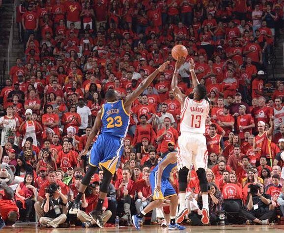 战火箭取胜尼克斯三分榜首