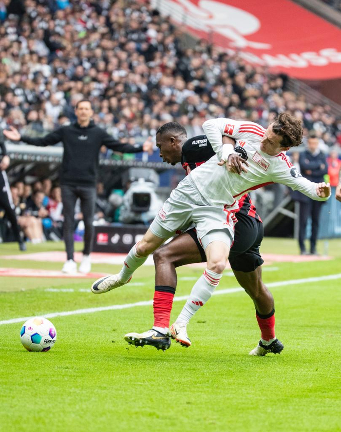 用法兰克福客场战平云达不莱梅，艰难拿分令双方球迷欢呼雀跃