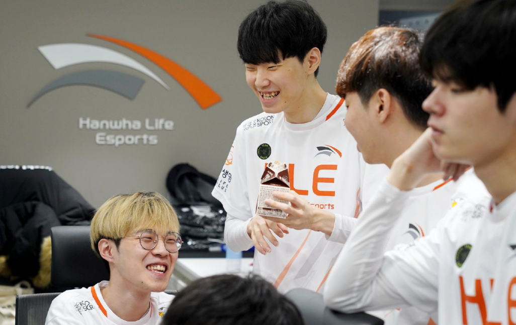 T1绝杀DK，Caps操刀奇招英雄翻盘焦点之战半决赛，技惊四座